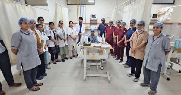 નડિયાદમાં તબીબી ચમત્કાર: જટિલ સર્જરી દરમિયાન કાર્ડિયાક અરેસ્ટનો ભોગ બનેલી સગર્ભાને નવજીવન સાંપડ્યું