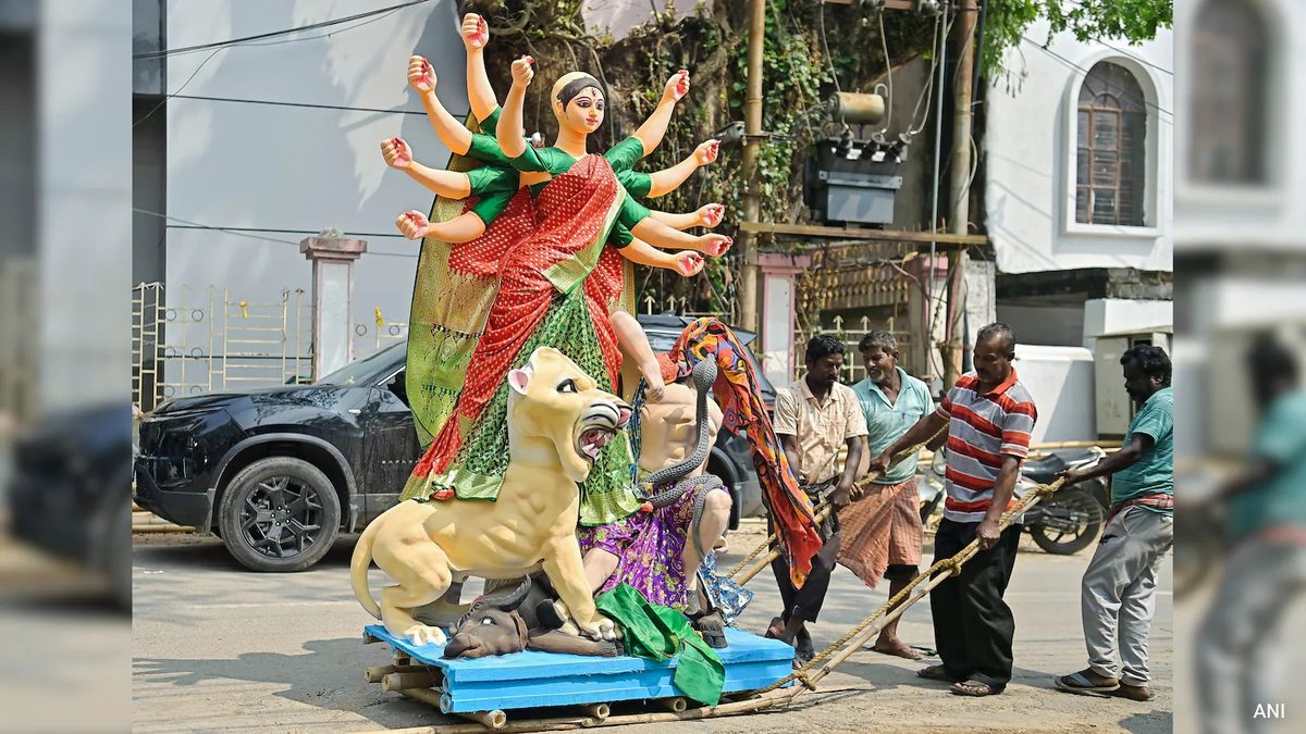 હૈદરાબાદમાં દુર્ગાજીની પ્રતિમાના વરઘોડા દરમિયાન ઈંડું ફેંકાતા ફેલાયો તણાવ, પોલીસે સ્થિતિ પર મેળવ્યો કાબૂ