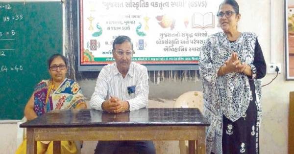 વ્યારાની કોલેજમાં વક્તૃત્વ સ્પર્ધા યોજાઈ, વિદ્યાર્થીઓએ વિવિધ વિષયો પર વિચારો રજૂ કર્યા