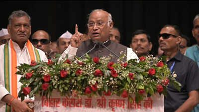 ખડગેના પિતાવાળા નિવેદન પર રાજકારણ ગરમાયું, ભાજપ દ્વારા દેશવ્યાપી વિરોધ પ્રદર્શનનું એલાન