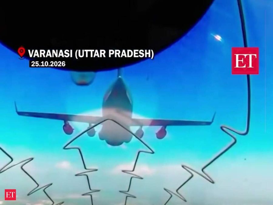 વારાણસીના આકાશમાં જોવા મળ્યો અદભુત નજારો, C-17 ગ્લોબમાસ્ટર અને સૂર્યકિરણ જેટ્સે રચ્યા 10 બ્રહ્માંડકીય બીજ
