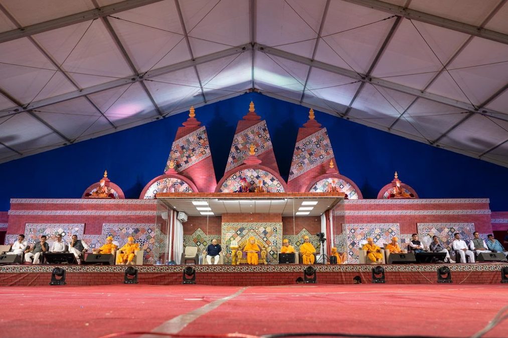 મોરબીમાં મચ્છુ નદીના કાંઠે ભવ્ય BAPS સ્વામિનારાયણ મંદિરની પ્રાણ પ્રતિષ્ઠા, નગરયાત્રામાં ઉમટ્યા હરિભક્તો