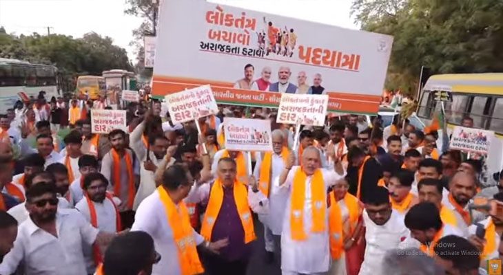 રાજકોટમાં ભાજપની લોકતંત્ર બચાવો અને અરાજકતા હટાવો પદયાત્રા યોજાઈ