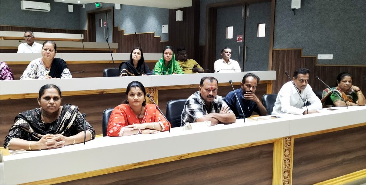 જામનગર મહાનગરપાલિકાની સામાન્ય સભામાં હોબાળો, પાણીના મુદ્દે વિપક્ષનું વોકઆઉટ