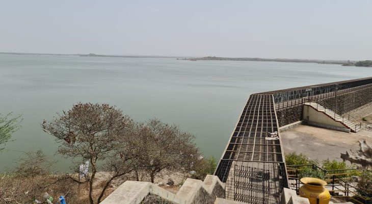 રાજકોટના આજી અને ન્યારી ડેમમાં નર્મદાનીર બંધ થયાને ૩૩ દિવસ વીત્યા છતાં અનિશ્ચિતતા યથાવત્