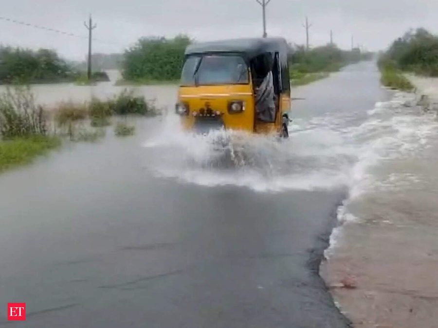 સાયક્લોન અર્નાબની અસર: દિલ્હી-એનસીઆરમાં ભારે વરસાદ અને કરા પડવાની આગાહી, 6 રાજ્યોમાં રેડ એલર્ટ