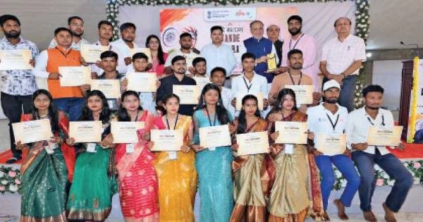 ગાંધીનગરમાં છ રાજ્યોના યુવાનો સહભાગી બન્યા તેવા 'વંદે માતરમ કેમ્પ'નું થયું ભવ્ય સમાપન