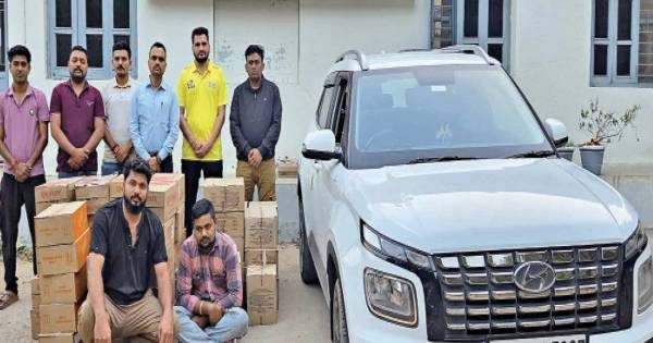મહેસાણાના ઉંઝા હાઇવે પર પોલીસની મોટી રેડ, નકલી નંબર પ્લેટવાળી કારમાંથી વિદેશી દારૂના જથ્થા સાથે બે શખ્સો ઝડપાયા
