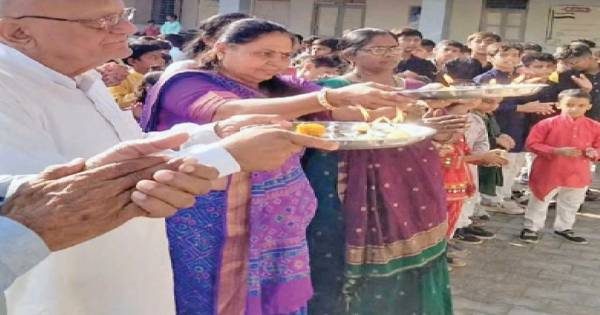 પાંચોટની શાળાઓમાં ગરબાની રમઝટ: ડીજેના તાલે ડૂલ્યા બાળકો