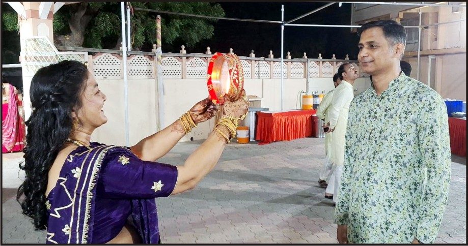 જામનગરમાં મહેશ્વરી સમાજ દ્વારા ઉત્સાહભેર કરાયું કરવા ચોથનું વ્રત