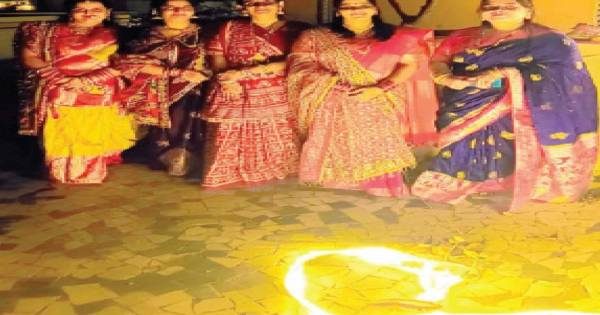 વાપી પંથકમાં આસ્થા અને ઉમંગ સાથે ઉજવાયું કરવા ચોથનું પર્વ