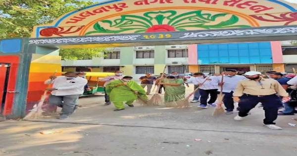 પાલનપુર નગરપાલિકામાં કામ વગર સોશિયલ મીડિયાની રીલ્સ બનાવવા પાછળ પ્રજાના ટેક્સના નાણાંનો બેફામ દુરઉપયોગ
