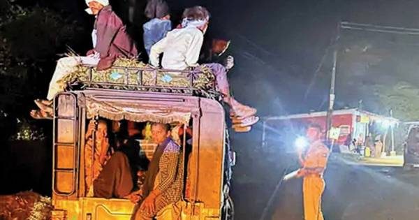 સાબરકાંઠા: ખેડબ્રહ્મા-ખેરોજ રોડ પર ઓવરલોડ વાહનો સામે ટ્રાફિક પોલીસની લાલ આંખ, ૧૧ વાહનો દંડાયા