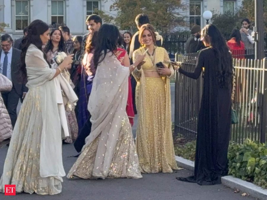 Dishing dosas to hopping temples: US midterm poll candidates reach out to Indian Americans