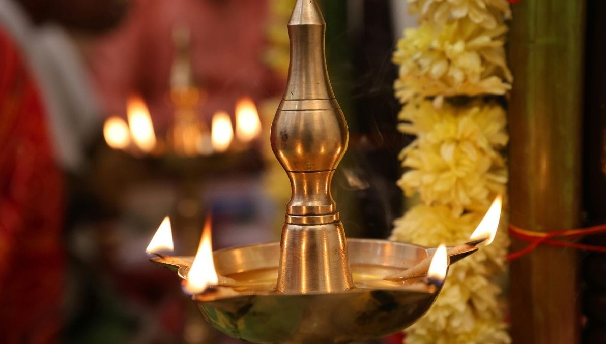 નવરાત્રીમાં અખંડ જ્યોત પ્રગટાવતી વખતે આ બાબતોનું રાખો ખાસ ધ્યાન, જાણો મહત્વ અને શાસ્ત્રોક્ત નિયમો