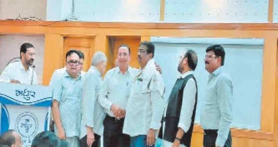 ગાંધીનગરમાં રાજ્ય શાળા સંચાલક મહામંડળની મહત્વપૂર્ણ બેઠક સંપન્ન: ફી નિયમન અને ભરતી સહિતના પ્રશ્નો છ માસમાં ઉકેલવાની ખાતરી