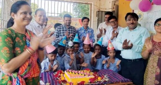 છોટાઉદેપુર: નસવાડીની રાયણઘોડા પ્રાથમિક શાળાનો ૪૬મો સ્થાપના દિન ઉત્સાહભેર ઉજવાયો, વિદ્યાર્થીઓ માટે તિથિ ભોજન યોજાયું