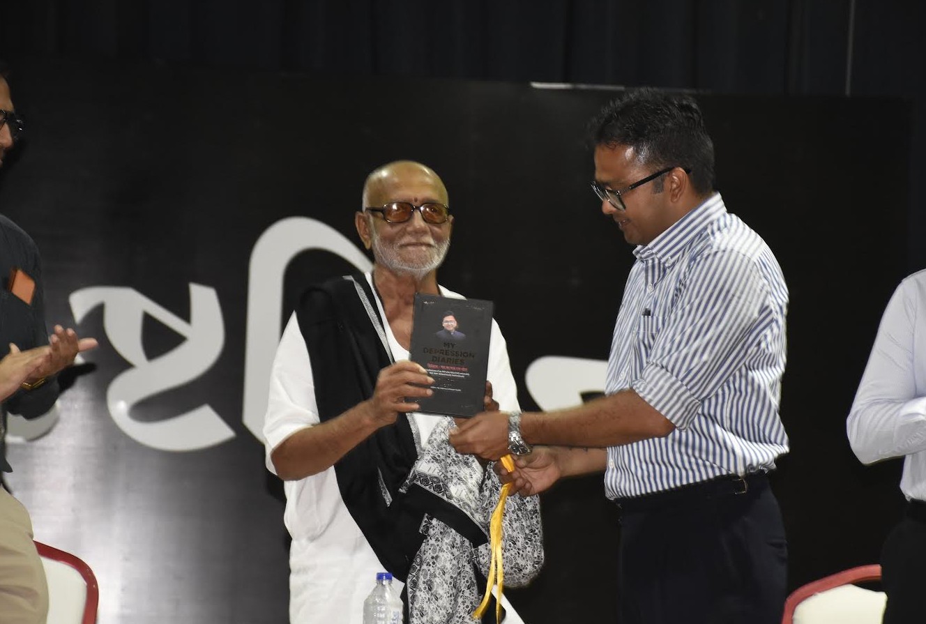 ‘કષ્ટબિન’ અભિયાન યજ્ઞ સમાન, વિદ્યાર્થીઓ પોતાની મૂંઝવણની આહુતિ આપે: મોરારિબાપુની પ્રેરક ઉપસ્થિતિમાં ‘મિશન બાલમન’નો પ્રારંભ