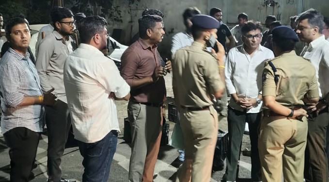 રાજકોટમાં ૧.૫૩ કરોડની લૂંટ અને હત્યાનો ભેદ ઉકેલાયો: અનુરાગ અને લોકેશે કર્યું હતું ફાયરિંગ, ૧૨ કલાકમાં આરોપીઓ ઝડપાયા