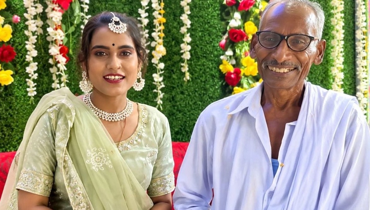 ઉત્તર પ્રદેશમાં ૭૫ વર્ષીય વૃદ્ધ અને ૩૦ વર્ષીય યુવતી વચ્ચે પ્રેમ સંબંધ: સોશિયલ મીડિયા પર સગાઈ અને લગ્નની ચર્ચાએ જોર પકડ્યું