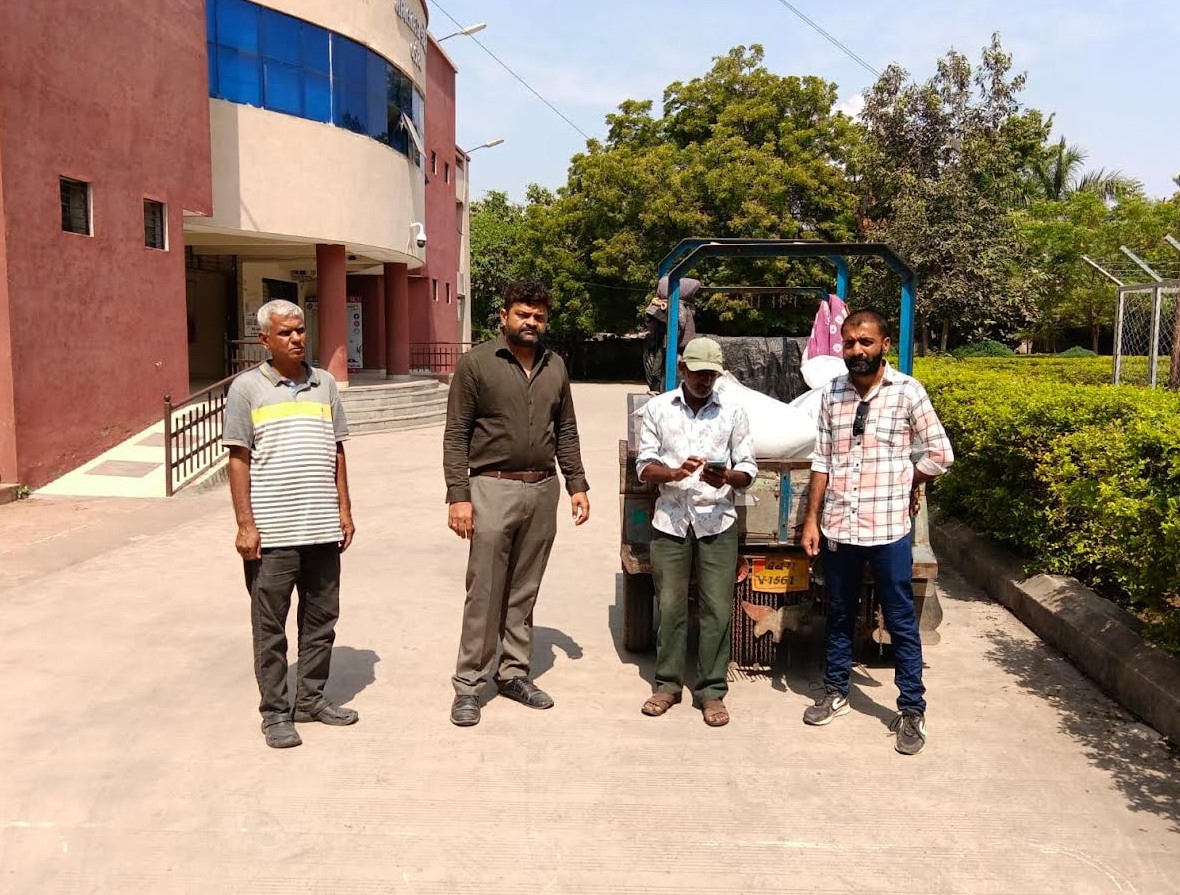 વડિયામાં મામલતદારની સપાટાબંધ કાર્યવાહી, ૩૬૧ કિલો બિનઅધિકૃત અનાજ સાથે વાહન જપ્ત