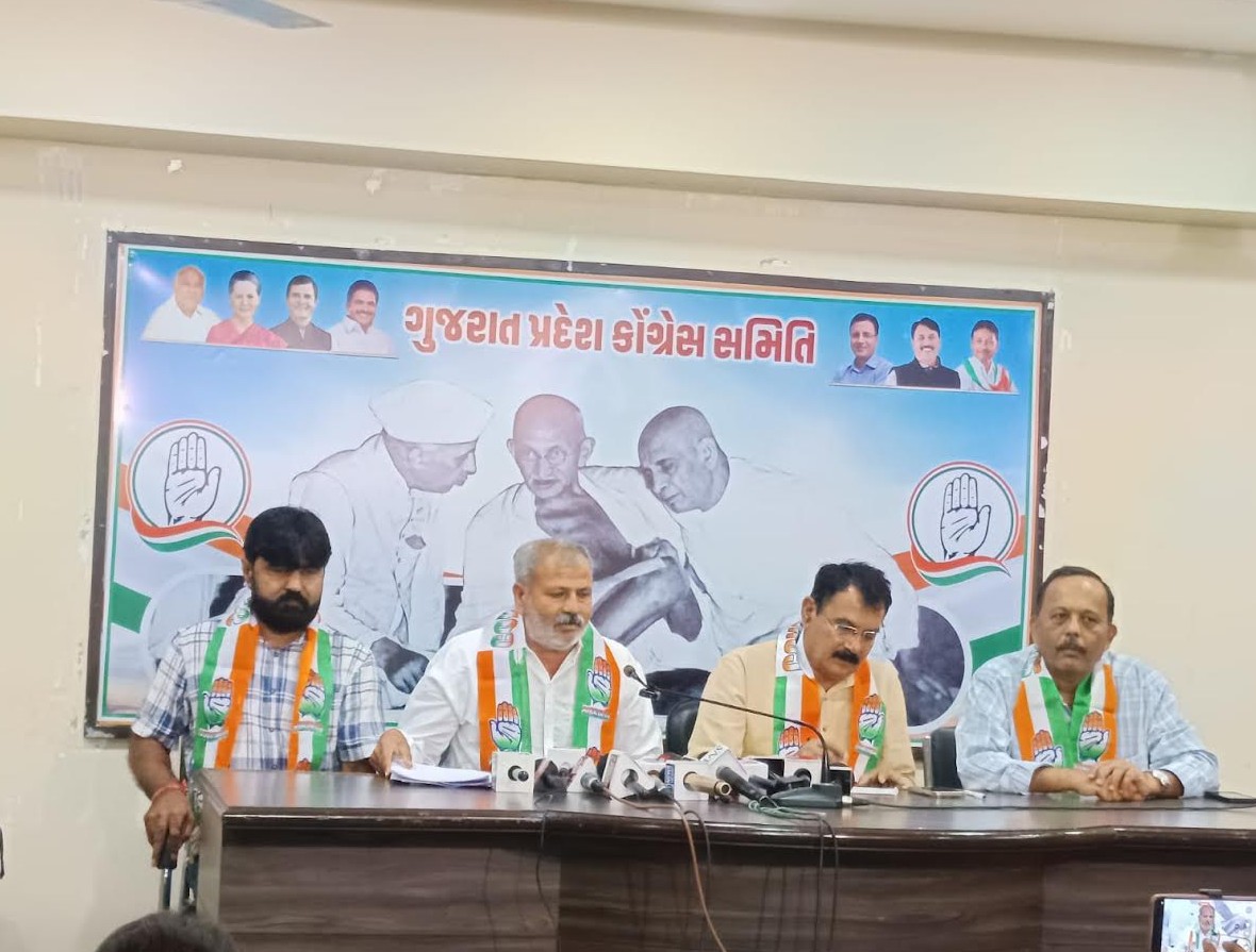 રાજ્યમાં દુષ્કાળ જાહેર કરવા અને વીજ કાપ પાછો ખેંચવાની માંગ સાથે આગામી એકત્રીસમીએ ત્રણ સ્થળે વિશાળ ખેડૂત સંમેલન યોજાશે