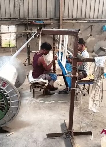 દિવાળી ટાણે ટેક્સટાઇલ માર્કેટમાં મંદીનું જોર, પંચોતેર હજાર કારીગરોની રોજગારી સામે મોટું સંકટ