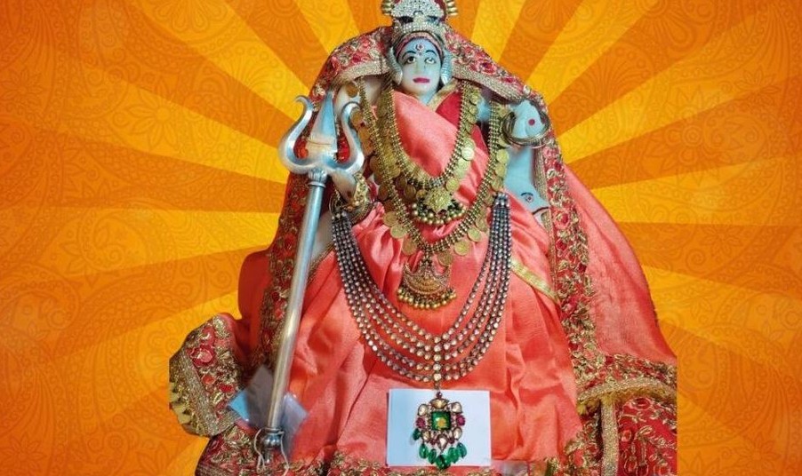 બહુચરાજી શક્તિપીઠે દશેરા પર્વે માતાજીને ત્રણ સો કરોડના ઐતિહાસિક નવલખા હારનો અદભુત શણગાર કરાયો