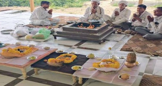 ડીસાના વડાવલ ગામે દશેરા નિમિત્તે ગોપાલપુરી મહારાજ મંદિરે ભવ્ય યજ્ઞનું આયોજન