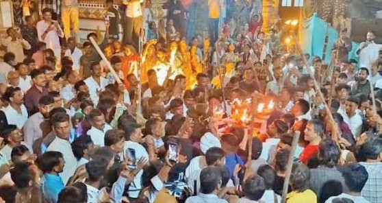 ડીસાના જુનાડીસા ગામે સિદ્ધ અંબિકા માતાના મંદિરે ભક્તિભાવપૂર્વક પલ્લીનું પરિભ્રમણ યોજાયું
