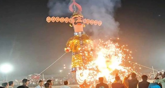 ગાંધીનગર અને કલોલમાં વિજયા દશમીના પર્વે હર્ષોલ્લાસ સાથે યોજાયું રાવણ દહન