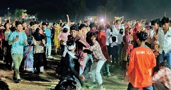 અંબાજીમાં રાવણ દહન બાદ બે જૂથો વચ્ચે અથડામણ અને પથ્થરમારો, પોલીસકર્મી સહિત ચાર ઈજાગ્રસ્ત