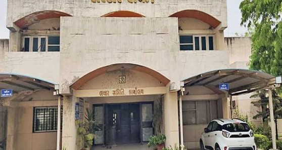 ડીસા માર્કેટયાર્ડનું બોર્ડ અચાનક રદ થતાં અનેક શંકા-કુશંકાઓ અને ચર્ચાઓનો દોર શરૂ