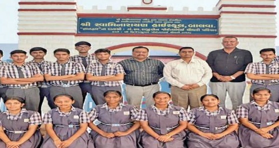 ગાંધીનગર જિલ્લા કક્ષાની રસ્સા ખેંચ સ્પર્ધામાં બાલવા સ્વામિનારાયણ સ્કૂલનો દબદબો, ત્રણેય વર્ગમાં મેળવ્યો સુવર્ણ ચંદ્રક