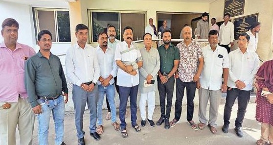 મહેમદાવાદ નગરપાલિકામાં દેખાડાનો સુમેળ: ફોટોસેશનમાં સભ્યોના ખામોશ ચહેરાએ ખોલી પોલ