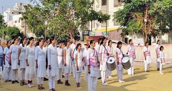 આણંદમાં વિજયાદશમી પર્વે રાષ્ટ્ર સેવિકા સમિતિ દ્વારા પ્રથમ વખત ભવ્ય પથસંચાલન અને શસ્ત્રપૂજન યોજાયું