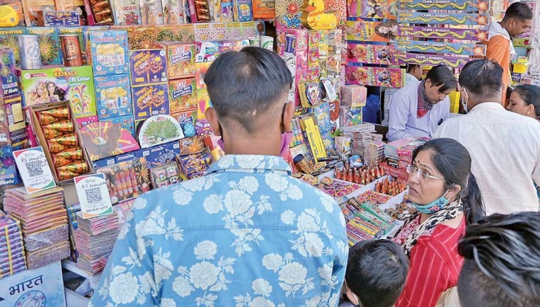 સરકારી શાળાઓમાં પ્રવેશબંધીનો વિરોધ: વિપક્ષોએ સરકારના પરિપત્રને ગણાવ્યો તાનાશાહી ભર્યો નિર્ણય