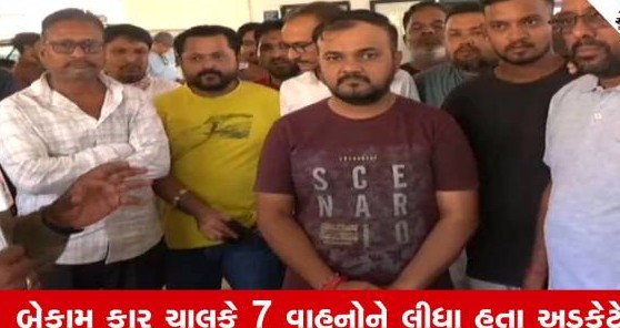 વડોદરા અકસ્માત મામલો: ગોત્રી પોલીસ મથકે પરિવારજનોનો આક્રોશ, બેફામ કાર ચાલક સામે ફાંસીની માંગ