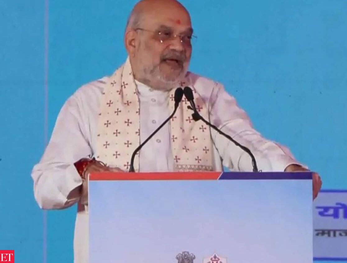 રાષ્ટ્રીય રાજધાનીમાં કાયદો અને વ્યવસ્થાની સ્થિતિની સમીક્ષા માટે ગૃહમંત્રી દિલ્હી પોલીસ મુખ્યાલયની મુલાકાતે