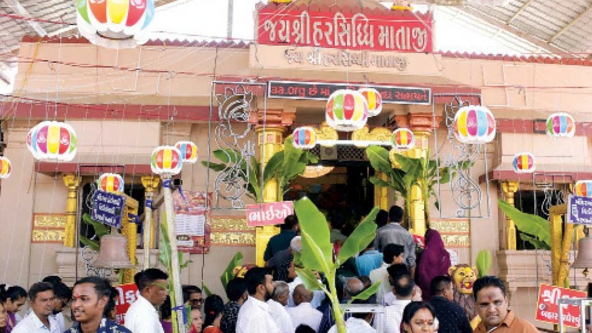 નર્મદાના રાજપીપળા ખાતે શ્રી હરસિદ્ધિ માતાજી મંદિરે નવરાત્રી મહોત્સવ અંતર્ગત ભક્તિ અને કલાનો અદ્ભુત સમન્વય: રંગોળી પ્રદર્શન બન્યું શ્રદ્ધાળુઓનું વિશેષ આકર્ષણ