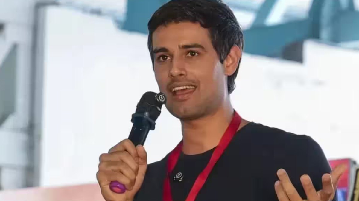ધાર્મિક લાગણી દુભાવતા અને રાજકીય વિવાદ સર્જતા દૃશ્ય-શ્રાવ્ય પ્રસારણ બદલ ધ્રુવ રાઠી વિરુદ્ધ બદનક્ષીના બે દાવા દાખલ