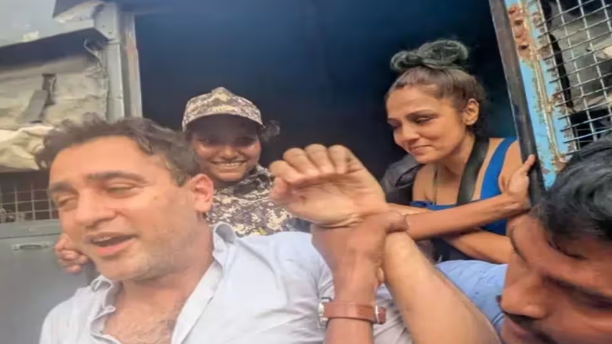 વિદેશી નાગરિકોની રાજકીય પ્રવૃત્તિઓ અંગે બેવડા ધોરણો: અભિજિત દીપકે અમેરિકન ગાયિકા અને ઇમરાન ખાનના કિસ્સામાં વિરોધાભાસ ઉજાગર કર્યો