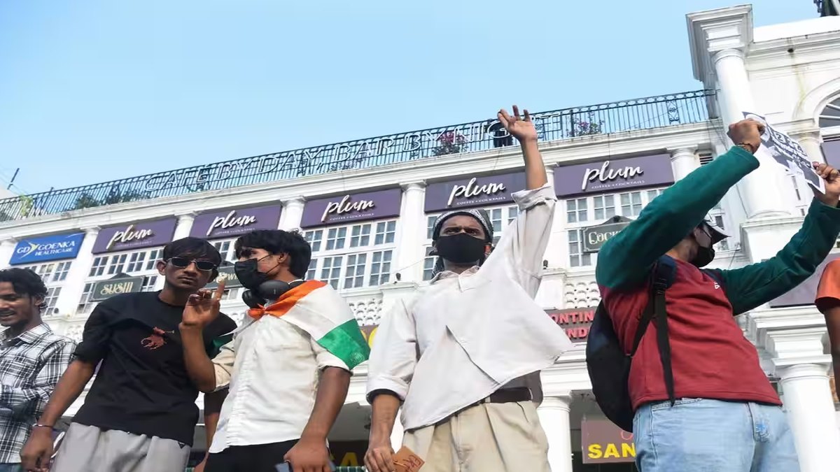 સોળમી ઓક્ટોબરના રોજ કનોટ પ્લેસ ખાતે યોજાનારા વંદો જનતા પક્ષના ‘તિરંગા લહેરાવો’ અભિયાનને આમ આદમી પક્ષનું સમર્થન